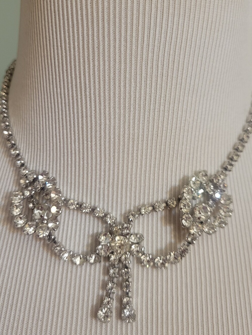Vintage Rhinestone Choker Style Necklace - Picture 3 of 8